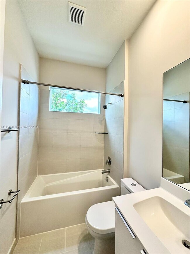 Building Photo - 10410 NW 67th St