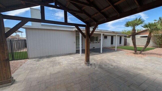 Building Photo - 2029 S Nina Cir