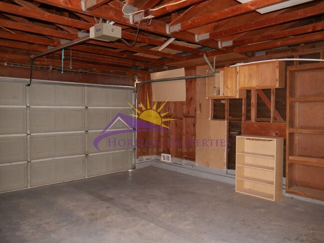 Building Photo - Open 4 Bed 2 Bath 1,407sqft Single Family Home