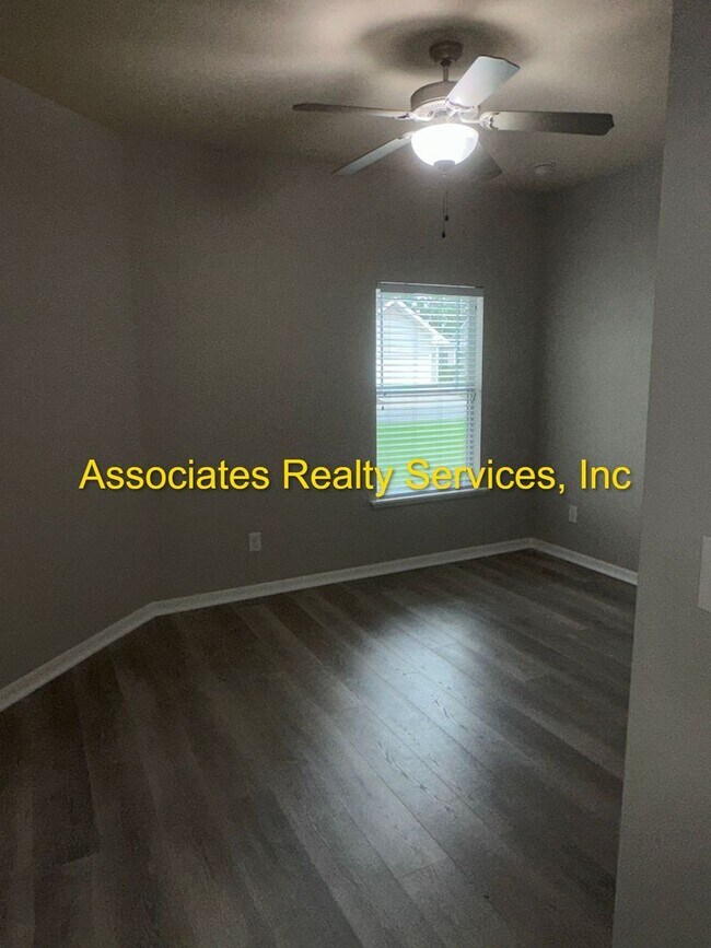 Building Photo - Sublease!   Lovely End Unit in Villas of West End LOOK!