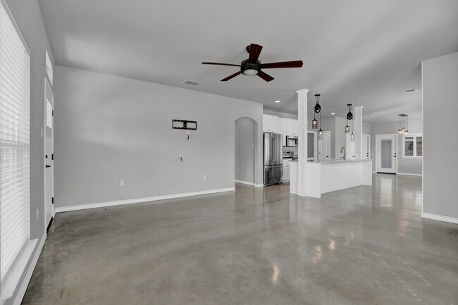 Building Photo - 916 Hudson Ln