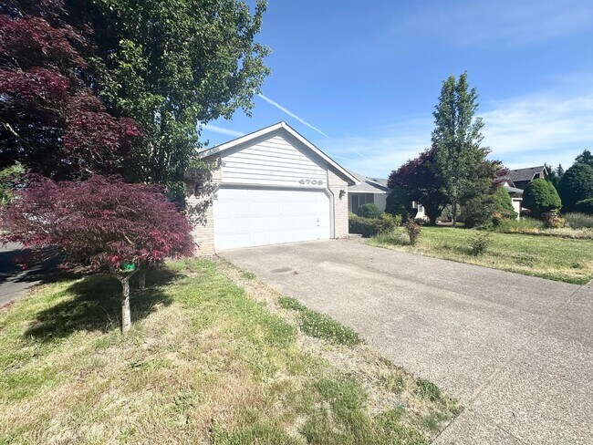 Building Photo - Wonderful centrally located Powell Butte 3...