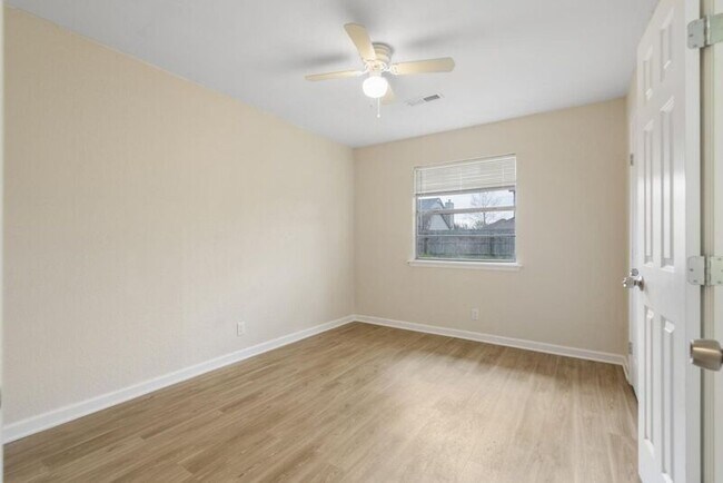 Building Photo - 1671 S Pecan Ave