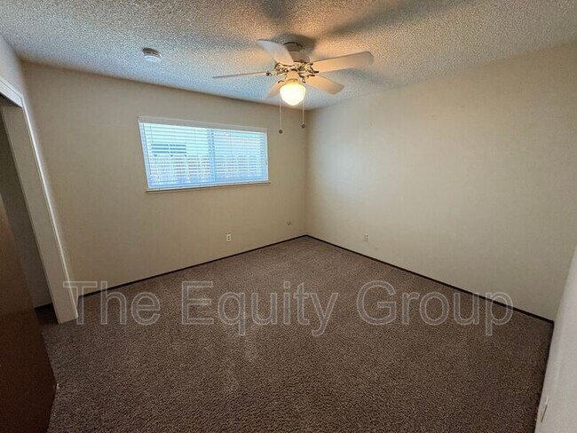 Building Photo - 294 E Julia Way