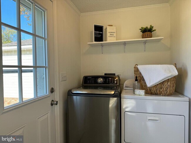 Building Photo - 1581 Skinners Turn Rd