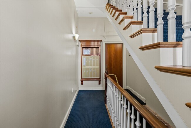 Building Photo - 421 Hanover St