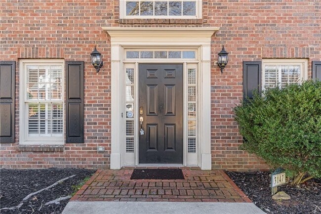 Building Photo - 3147 Crestmont Way NW