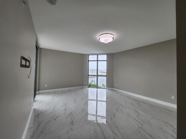 Building Photo - 17301 Biscayne Blvd