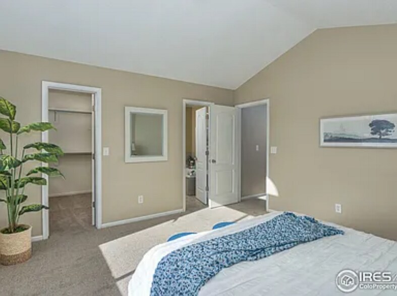 Building Photo - 1364 E Weldona Way