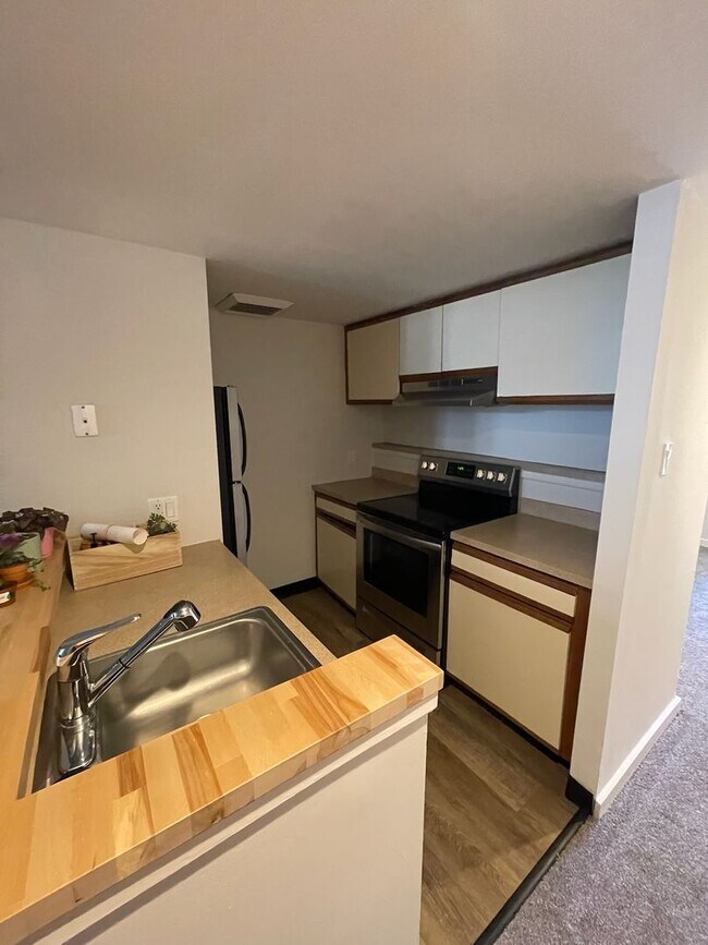 Building Photo - Welcome to Urban Elegance in the Heart of Historic Old City, Philadelphia