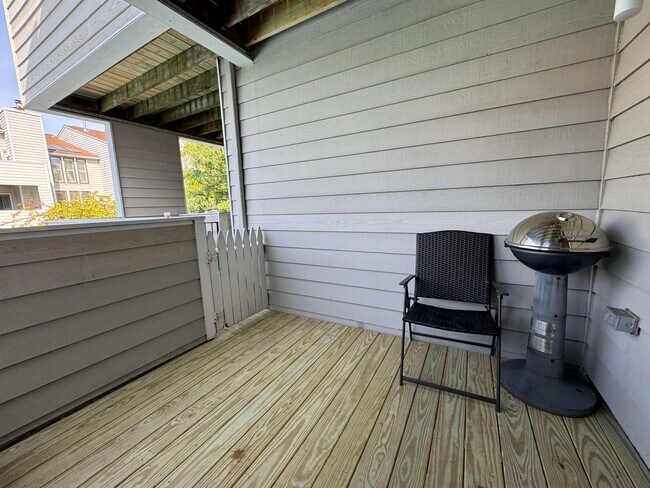 Building Photo - 819 Topsail Ln