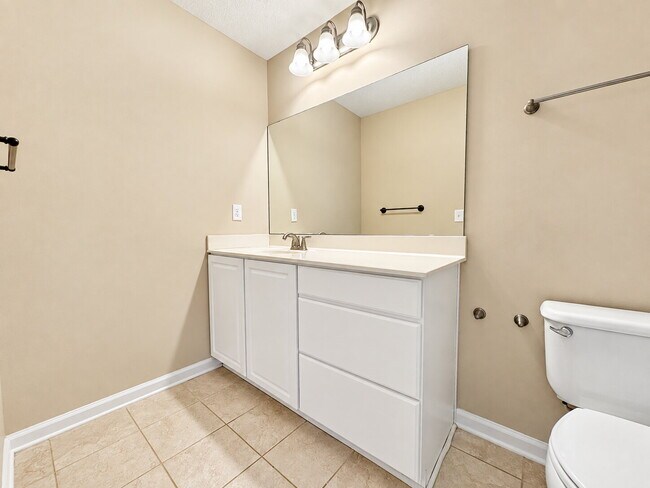 Building Photo - 32 Islander Cir