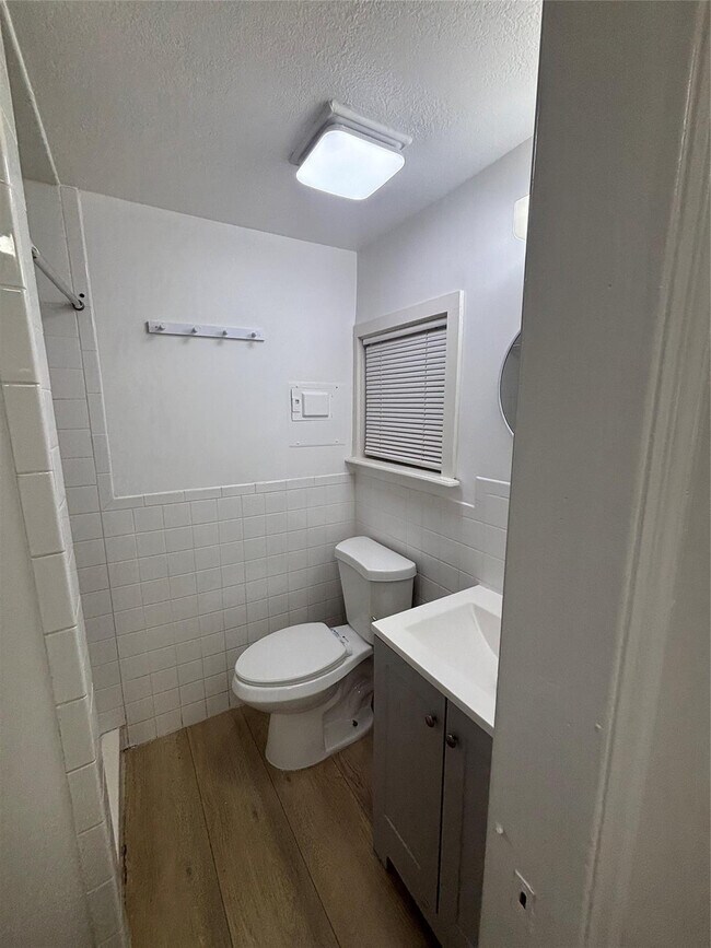 Building Photo - 151 SE 6th Ave