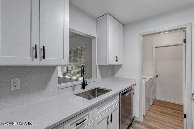 Building Photo - 407 Cassandra Ln