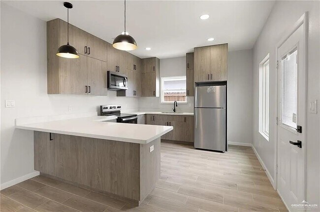 Building Photo - 18 N 56th Ln