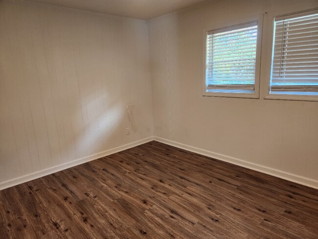 Building Photo - 6124 Clane Dr SE