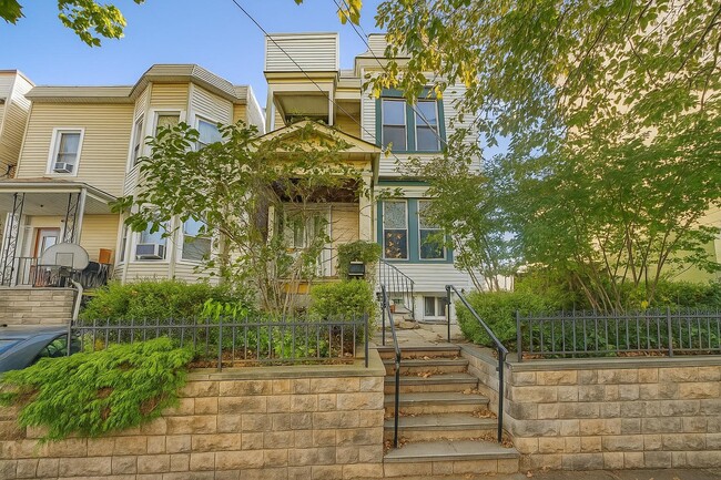 Building Photo - 41 Lincoln St