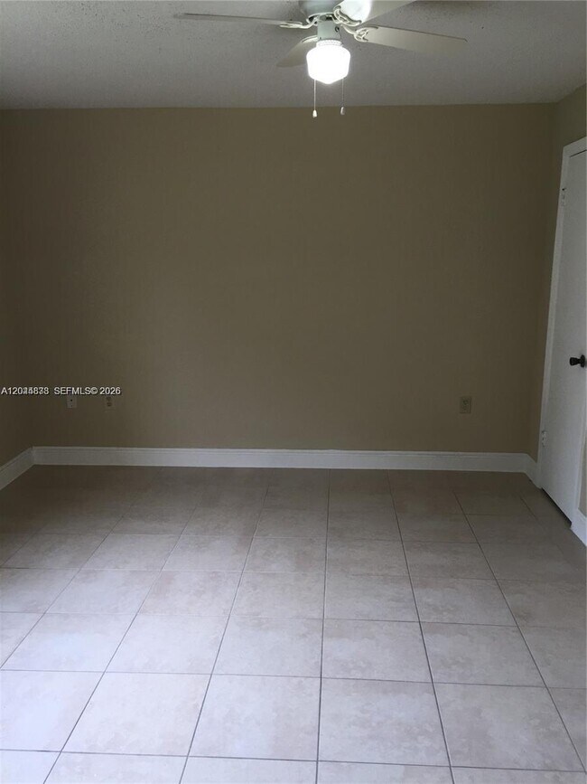 Building Photo - 12870 Vista Isles Dr