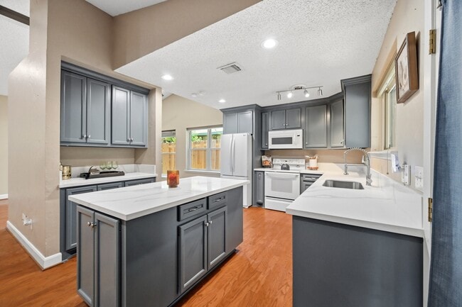 Building Photo - 17511 Favor Bend Ct