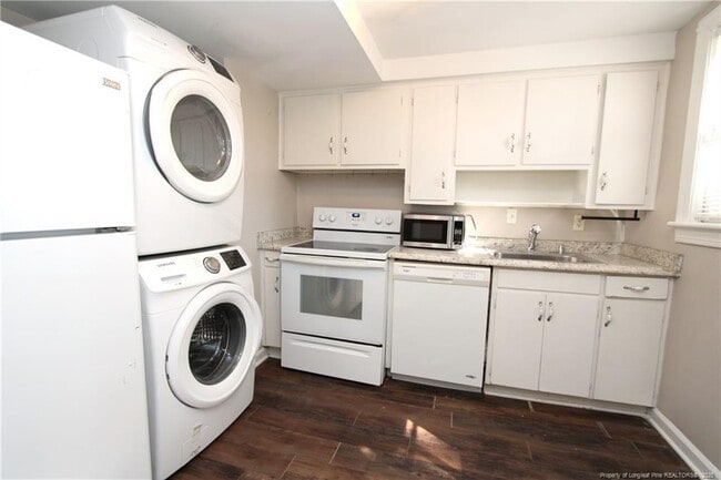 Building Photo - 1064 Nichols Dr