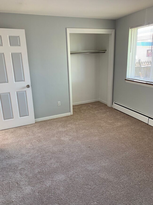 Building Photo - 2-Bedroom, 1-Bath
