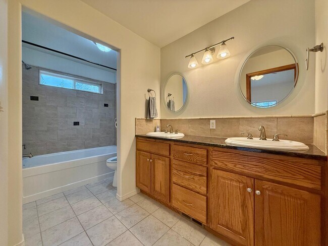 Building Photo - 6686 Washington 291B