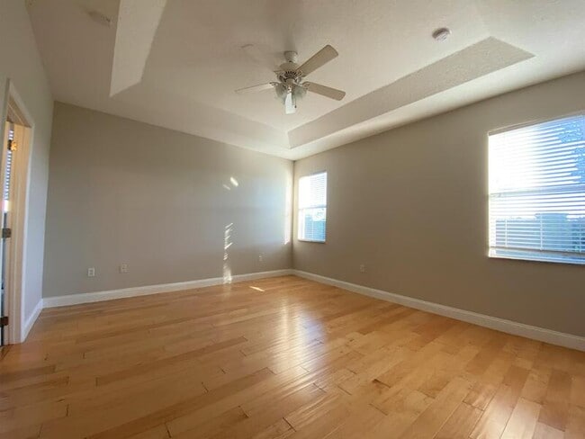 Building Photo - 10060 Stratford Pointe Ave