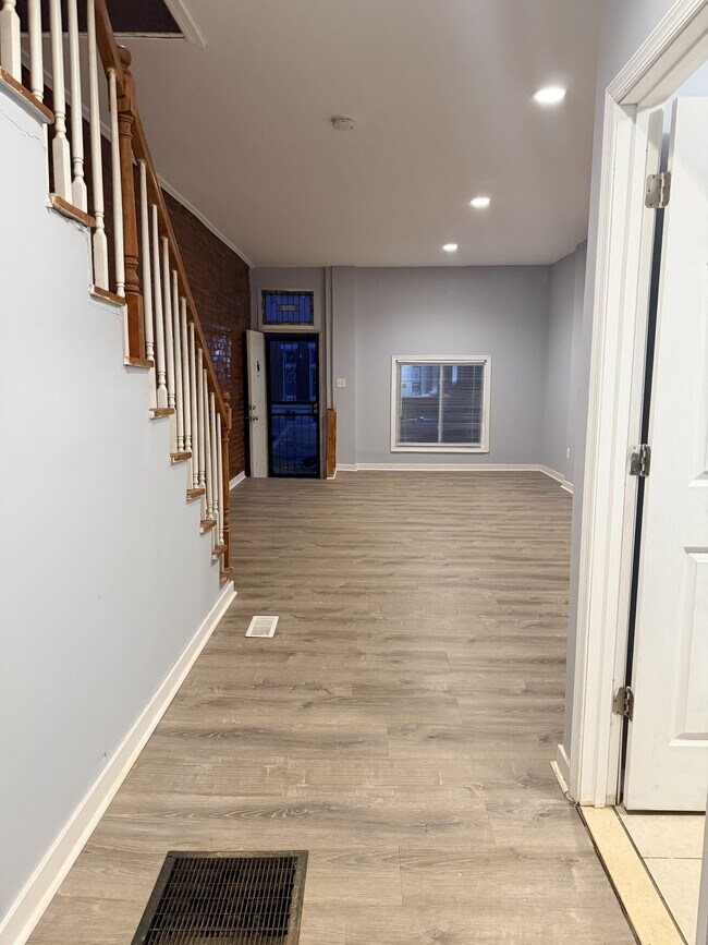 Building Photo - 1617 Darley Ave