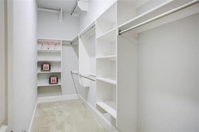 Building Photo - 2221 Longwood Dr
