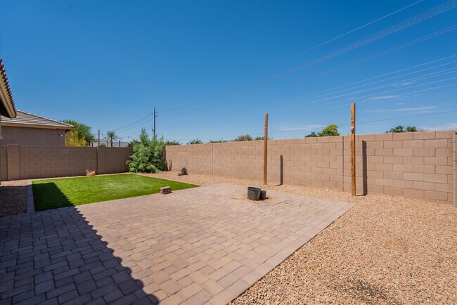 Building Photo - Two homes in one!
