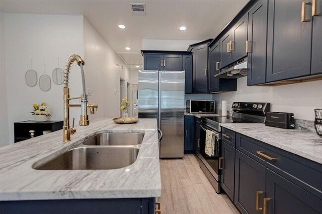 Building Photo - 5122 Southwind St