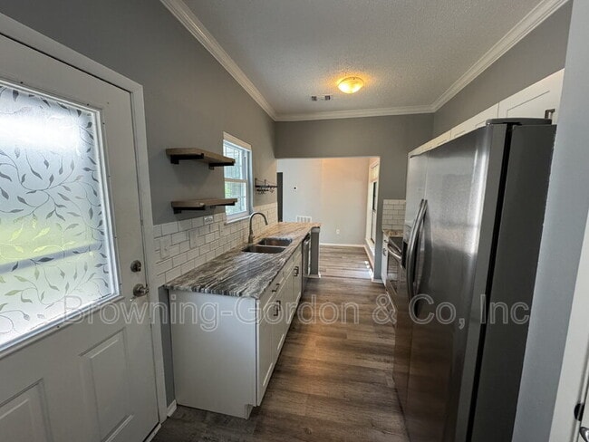 Building Photo - 801 Laurel Hill Dr