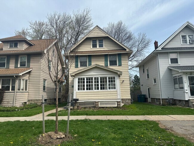 Building Photo - SINGLE FAMIKY FOR RENT IN MAPLEWOOD LOCATION !