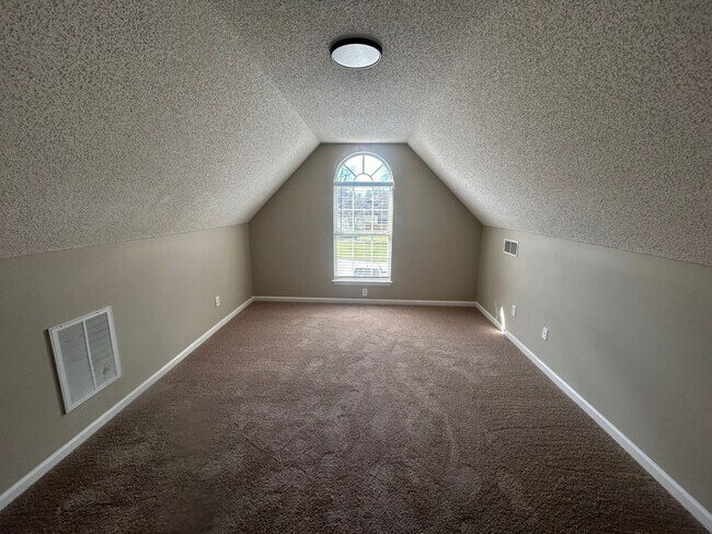 Building Photo - 25 Oak Lake Ct