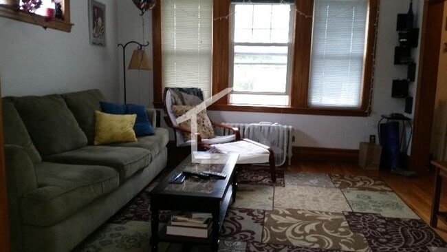 Building Photo - Big and Bright