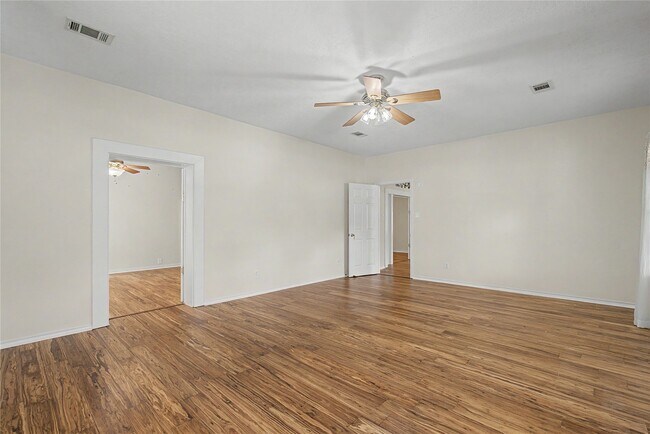 Building Photo - 26190 Walnut Burl
