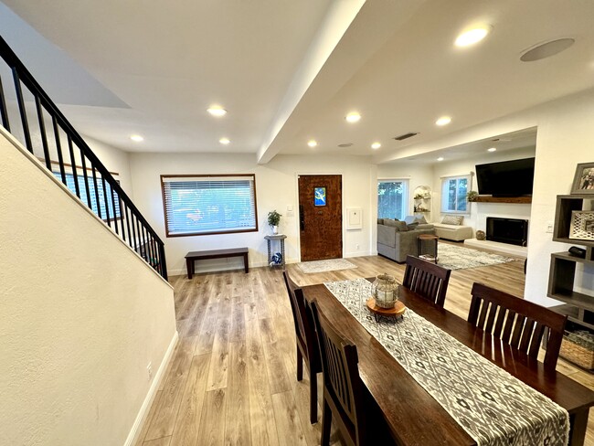 Building Photo - 1824 Mendota St