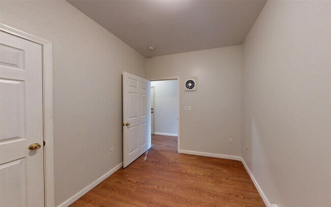 Building Photo - 475 Ashford Ave