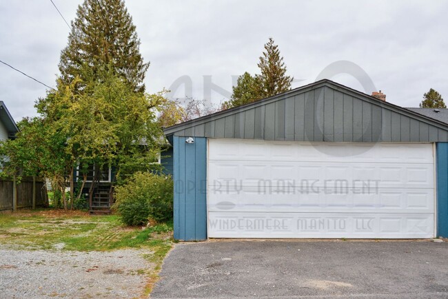 Building Photo - Peaceful Audubon-Downriver Home