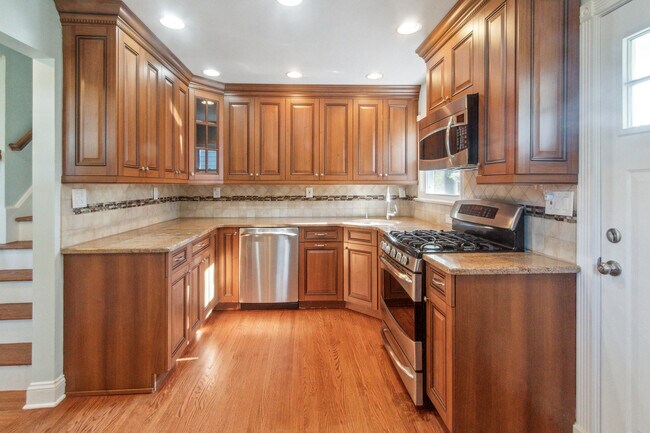 Building Photo - 1519 Boulevard