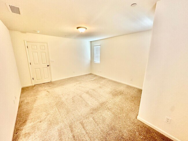 Building Photo - 6319 E Riesling Dr