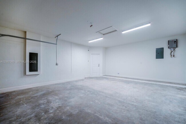 Building Photo - 3024 Green Palm Ct