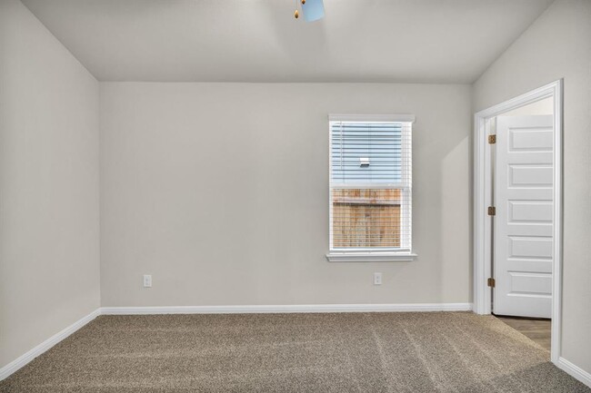 Building Photo - 102 Greenspire Ln