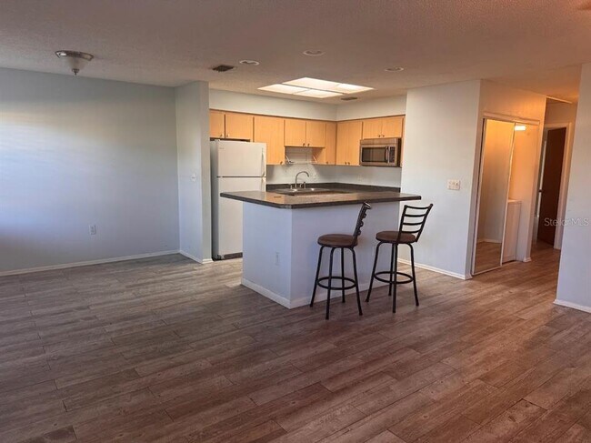 Building Photo - 670 Green Valley Rd