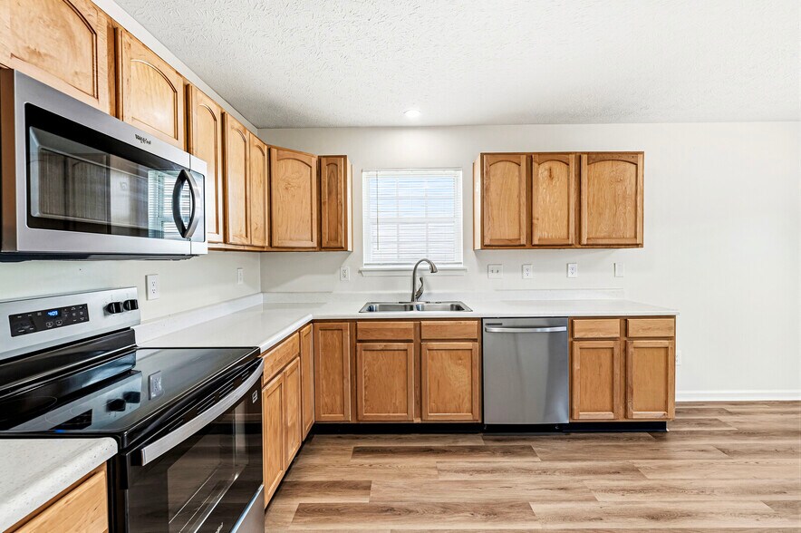 Building Photo - 2747 Foxbriar Pl