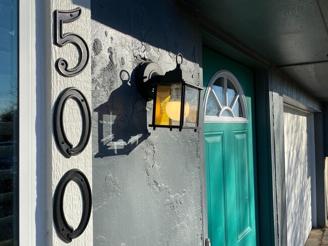 Primary Photo - 2 Bedroom Duplex near lake Overholser