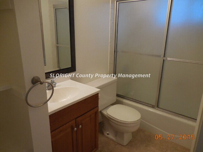 Building Photo - AVAILABLE DECEMBER - 2 bed / 1 Bath Single...