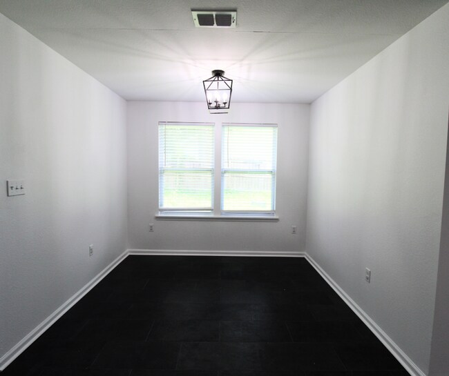 Building Photo - 3 Bedroom Home in Wakulla Gardens Available Now