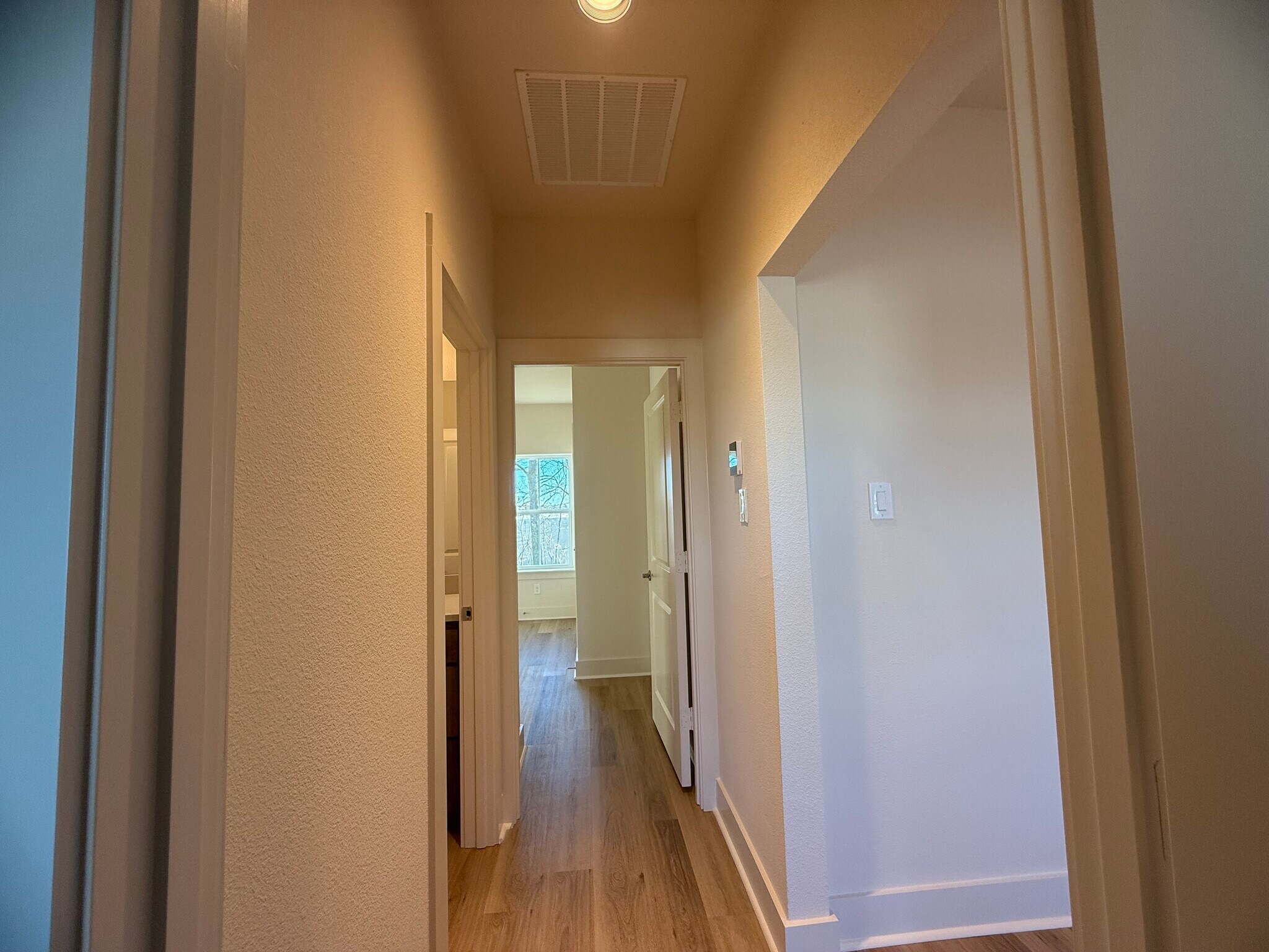 Building Photo - 207 Railroad Ave