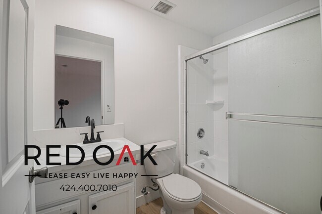 Building Photo - 4651 Cahuenga Blvd